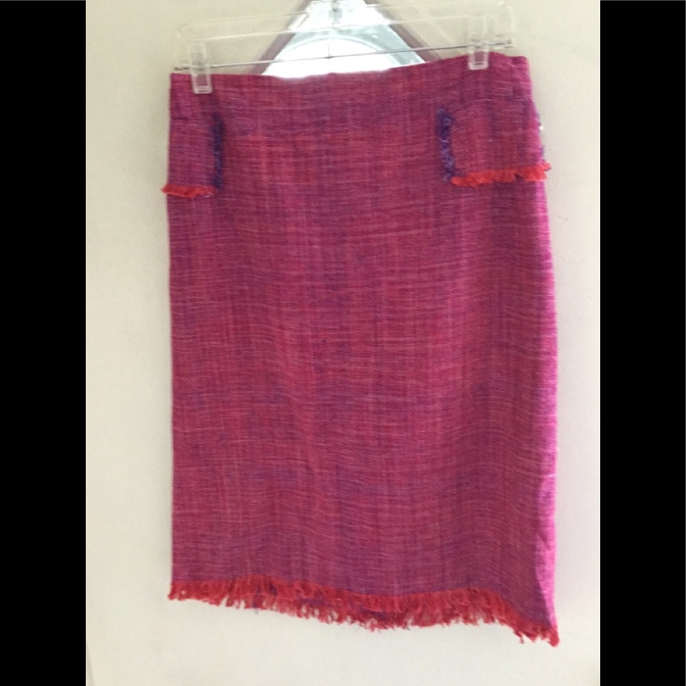 Fully lined  silk skirt with frayed hemline